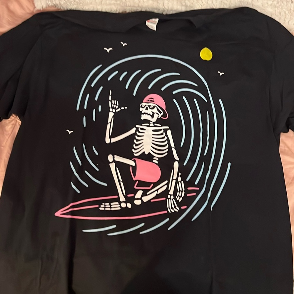 black graphic tee shirt, NWOT